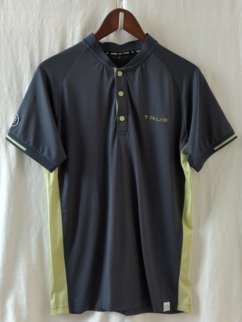 TRUE linkswear Men's Golf Polo Shirt Medium Gray Volt Yellow Blade Collar
